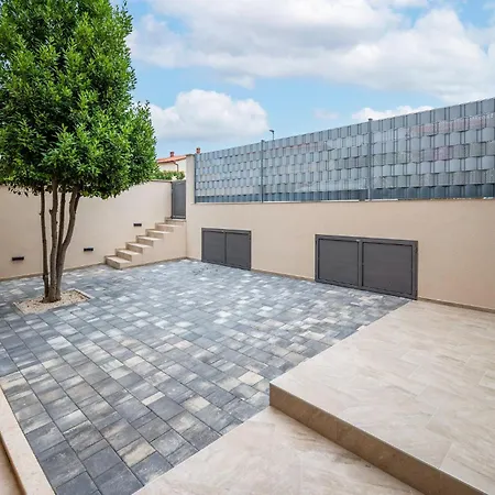 Stunning In Medulin With Kitchen Apartamento