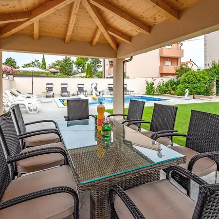 公寓 2 Bedroom Cozy In *