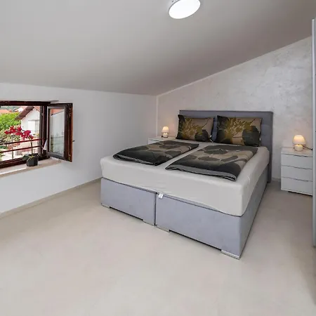 Stunning In Medulin With Kitchen Апартаменты *