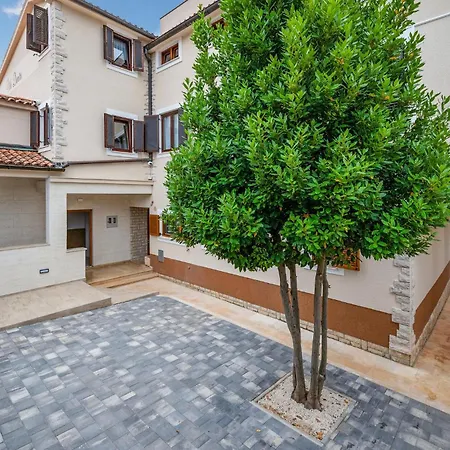 2 Bedroom Cozy In * Medulin