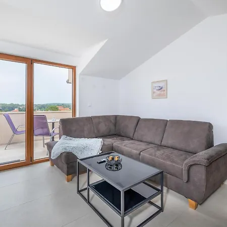 2 Bedroom Cozy In Appartement