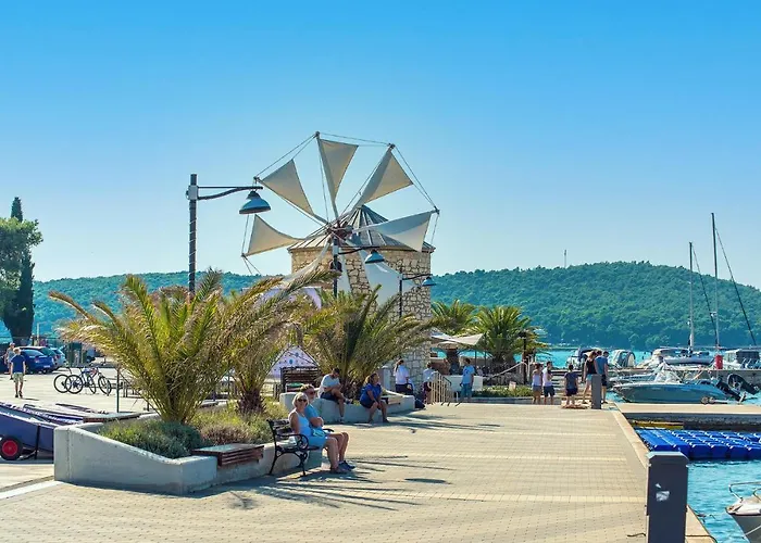 2 Bedroom Cozy In Appartement *