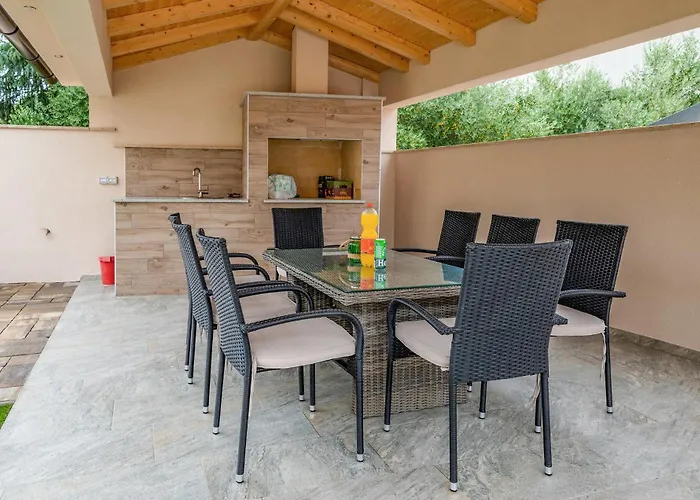 2 Bedroom Cozy In Medulin