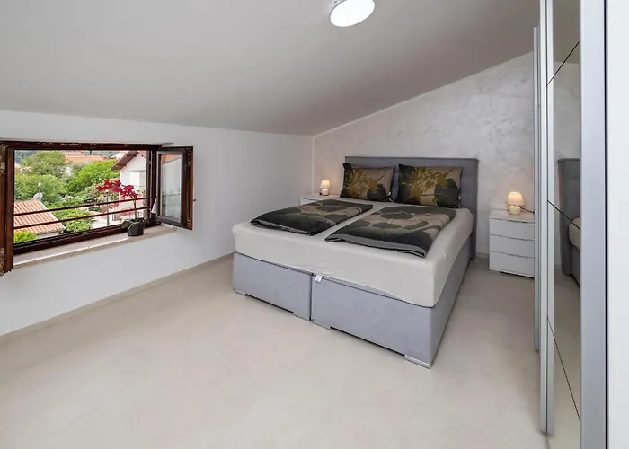 2 Bedroom Cozy In Appartement *