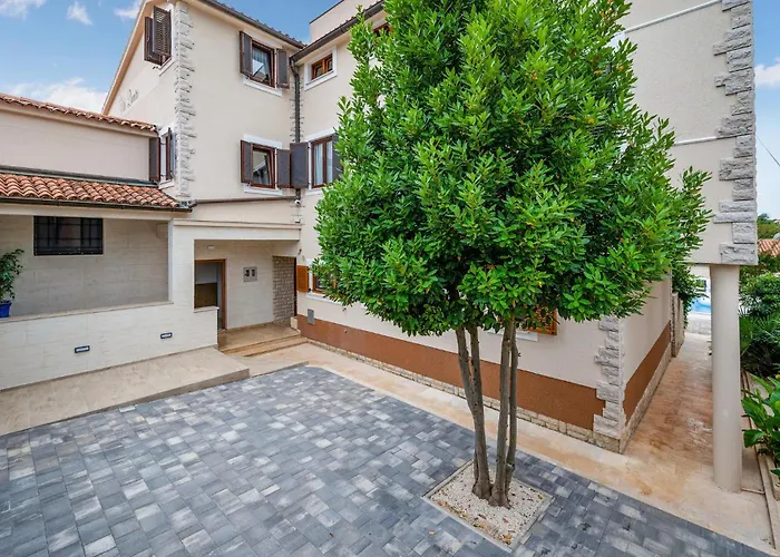 2 Bedroom Cozy In * Medulin